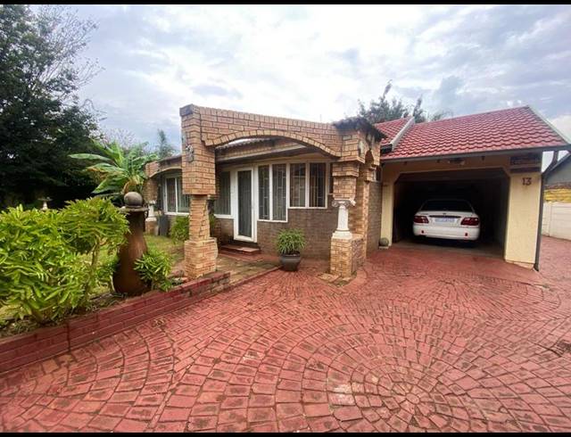 5 BEDROOM HOUSE FOR SALE IN CRYSTAL PARK